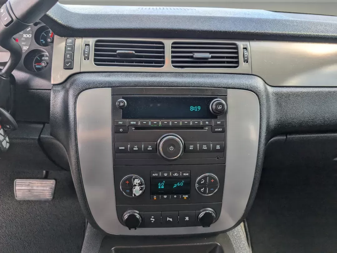 2010 /Ebony Chevrolet Tahoe LT (1GNUKBE04AR) with an Gas/Ethanol V8 5.3L/323 engine, 6-Speed Automatic w/OD transmission, located at 3959 U.S. 80 W, Phenix City, AL, 36870, (334) 297-4885, 32.469296, -85.135185 - 2010 Chevrolet Tahoe LT - Photo#15