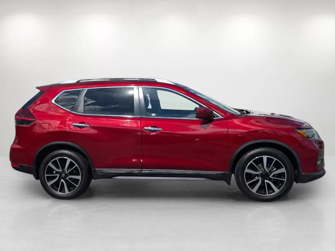 2020 /Charcoal Nissan Rogue SL (5N1AT2MT1LC) with an Regular Unleaded I-4 2.5 L/152 engine, 1-Speed CVT w/OD transmission, located at 7000 Northlake Connector, Columbus, GA, 31904, (706) 987-8085, 32.524975, -84.978134 - 2020 Nissan Rogue SL - Photo#3