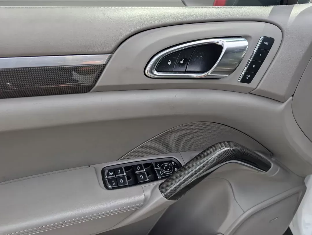 2013 Porsche Cayenne Turbo (WP1AC2A27DL) with an Turbocharged Gas V8 4.8L/293 engine, 8-Speed Automatic w/Manual Shift transmission, located at 3959 U.S. 80 W, Phenix City, AL, 36870, (334) 297-4885, 32.469296, -85.135185 - 2013 Porsche Cayenne Turbo - Photo#8