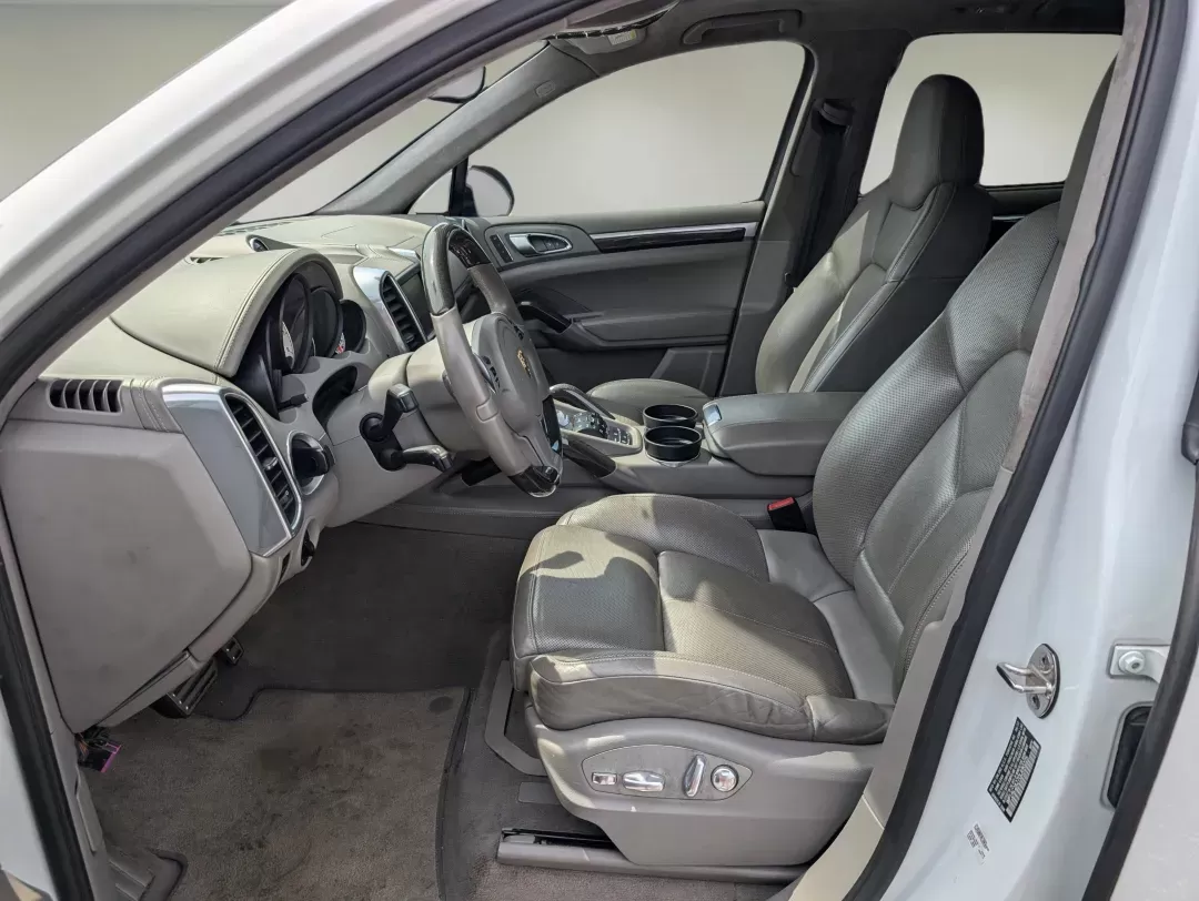 2013 Porsche Cayenne Turbo (WP1AC2A27DL) with an Turbocharged Gas V8 4.8L/293 engine, 8-Speed Automatic w/Manual Shift transmission, located at 3959 U.S. 80 W, Phenix City, AL, 36870, (334) 297-4885, 32.469296, -85.135185 - 2013 Porsche Cayenne Turbo - Photo#9