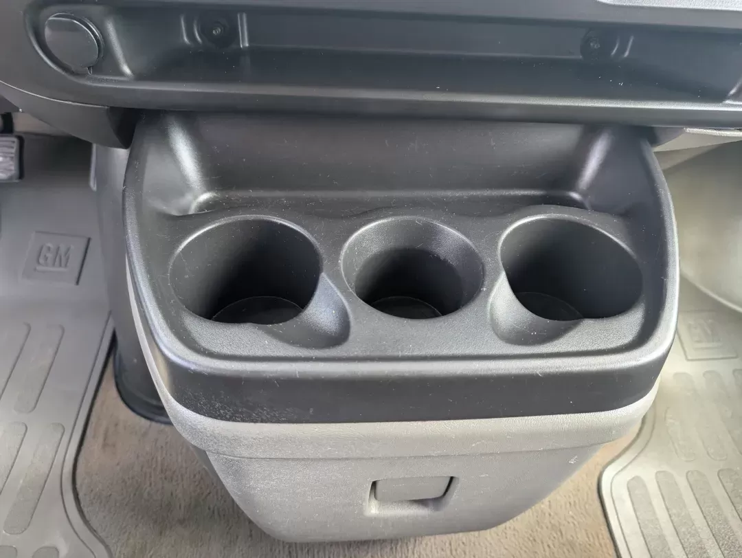 2006 /Medium Dark Pewter Chevrolet Express Passenger (1GAHG39U661) with an Gas V8 6.0L/364 engine, 4-Speed Automatic w/OD HD transmission, located at 3959 U.S. 80 W, Phenix City, AL, 36870, (334) 297-4885, 32.469296, -85.135185 - 2006 Chevrolet Express Passenger - Photo#16