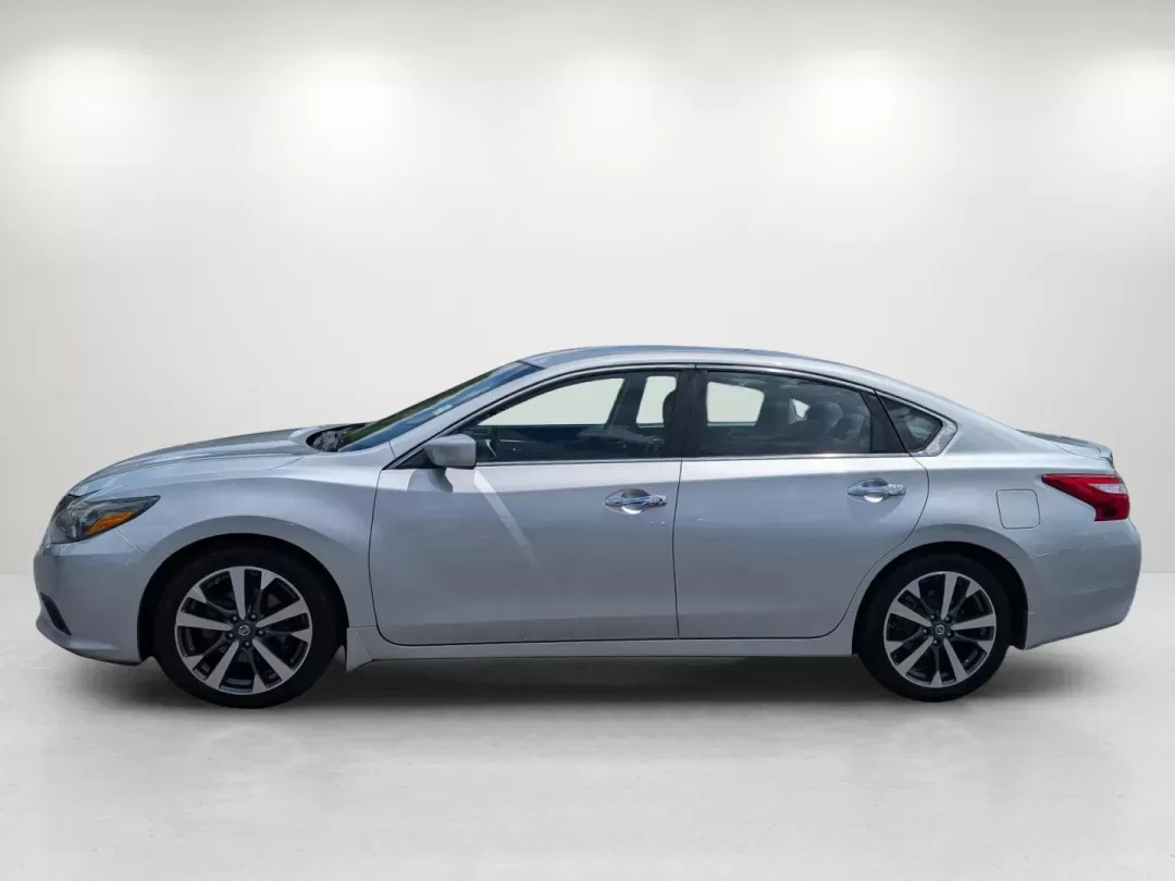 2016 /Charcoal Nissan Altima 2.5 SR (1N4AL3AP5GC) with an Regular Unleaded I-4 2.5 L/152 engine, 1-Speed CVT w/OD transmission, located at 3959 U.S. 80 W, Phenix City, AL, 36870, (334) 297-4885, 32.469296, -85.135185 - 2016 Nissan Altima 2.5 SR - Photo#8