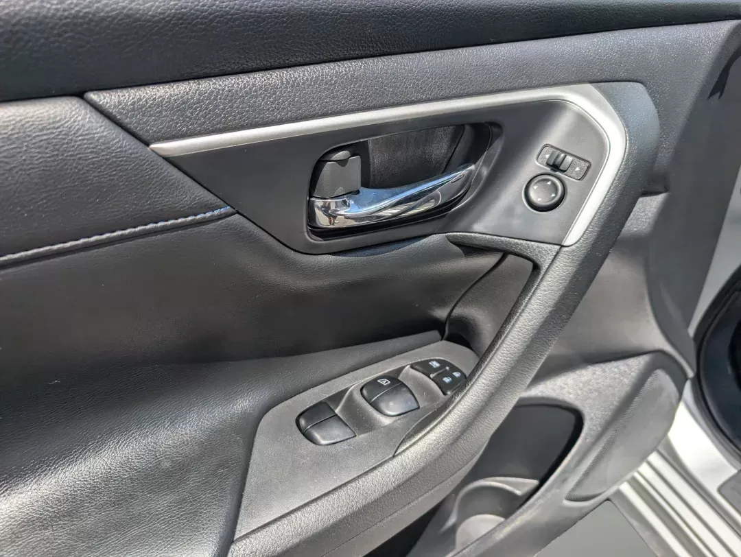 2016 /Charcoal Nissan Altima 2.5 SR (1N4AL3AP5GC) with an Regular Unleaded I-4 2.5 L/152 engine, 1-Speed CVT w/OD transmission, located at 3959 U.S. 80 W, Phenix City, AL, 36870, (334) 297-4885, 32.469296, -85.135185 - 2016 Nissan Altima 2.5 SR - Photo#9