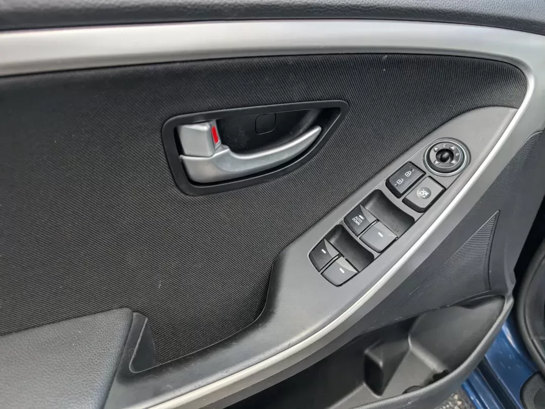 2015 /Black Hyundai Elantra GT (KMHD35LH9FU) with an Regular Unleaded I-4 2.0 L/122 engine, 6-Speed Automatic w/OD transmission, located at 5115 14th Ave., Columbus, GA, 31904, (706) 323-0345, 32.511494, -84.971046 - 2015 Hyundai Elantra GT - Photo#7