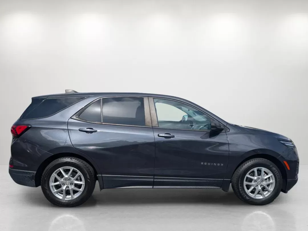 2022 /Medium Ash Gray Chevrolet Equinox LS (3GNAXHEV3NS) with an Turbocharged Gas I4 1.5L/92 engine, 6-Speed Automatic transmission, located at 3959 U.S. 80 W, Phenix City, AL, 36870, (334) 297-4885, 32.469296, -85.135185 - 2022 Chevrolet Equinox LS - Photo#4