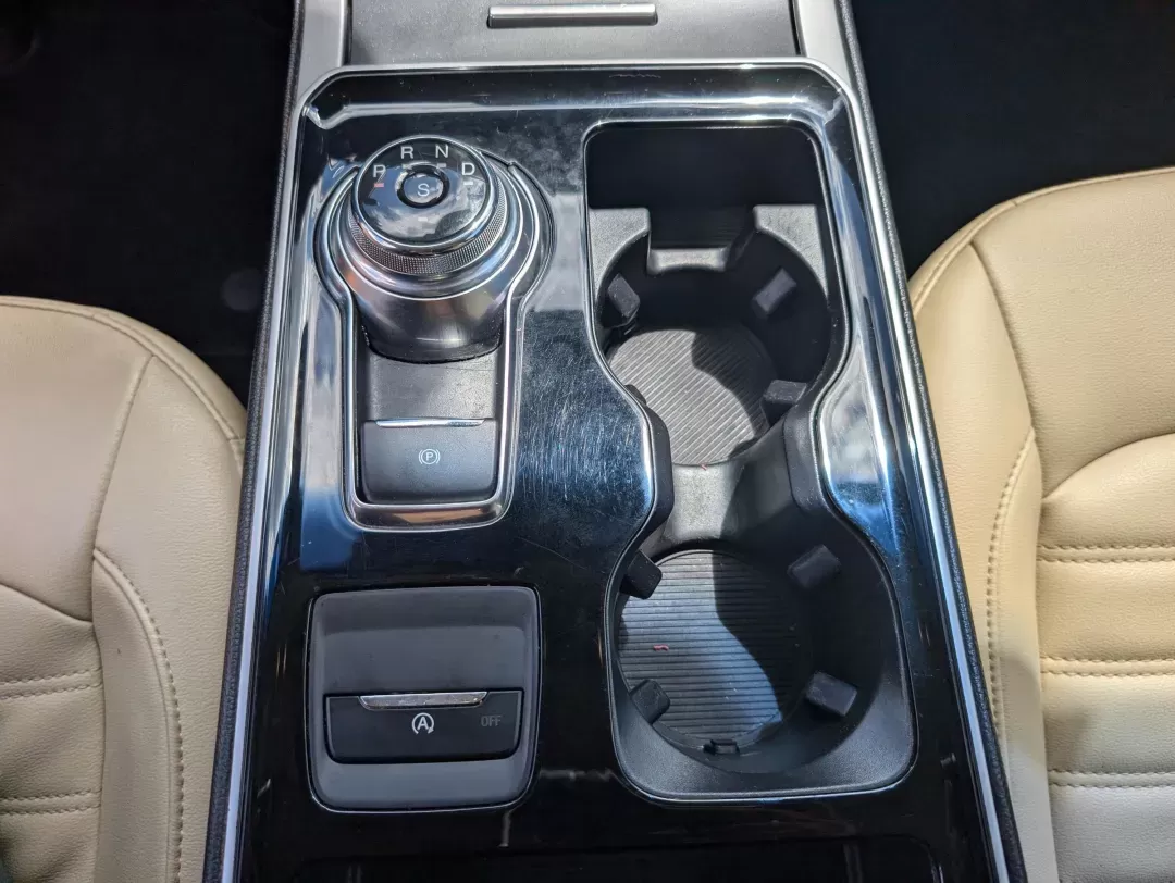 2019 Ford Edge SEL (2FMPK3J97KB) with an Intercooled Turbo Premium Unleaded I-4 2.0 L/122 engine, 8-Speed Automatic w/OD transmission, located at 3959 U.S. 80 W, Phenix City, AL, 36870, (334) 297-4885, 32.469296, -85.135185 - 2019 Ford Edge SEL - Photo#14
