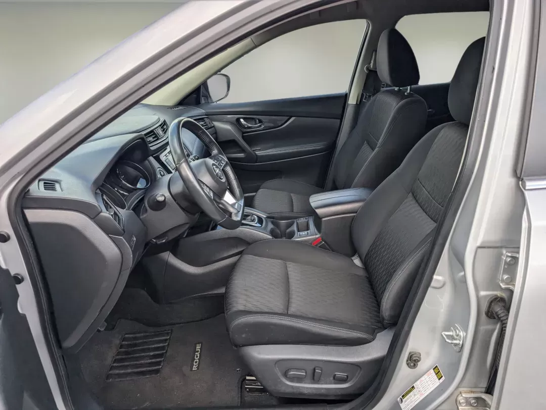 2018 /Charcoal Nissan Rogue SV (KNMAT2MVXJP) with an Regular Unleaded I-4 2.5 L/152 engine, 1-Speed CVT w/OD transmission, located at 7000 Northlake Connector, Columbus, GA, 31904, (706) 987-8085, 32.524975, -84.978134 - 2018 Nissan Rogue SV - Photo#9