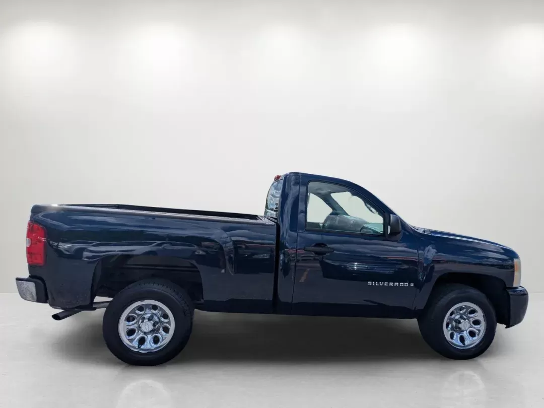 2007 /Dark Titanium Chevrolet Silverado 1500 Work Truck (1GCEC14X67Z) with an Gas V6 4.3L/262 engine, 4-Speed Automatic w/OD transmission, located at 3959 U.S. 80 W, Phenix City, AL, 36870, (334) 297-4885, 32.469296, -85.135185 - 2007 Chevrolet Silverado 1500 Work Truck - Photo#4