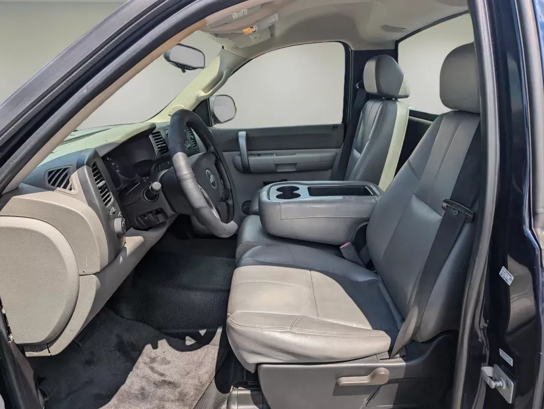 2007 /Dark Titanium Chevrolet Silverado 1500 Work Truck (1GCEC14X67Z) with an Gas V6 4.3L/262 engine, 4-Speed Automatic w/OD transmission, located at 3959 U.S. 80 W, Phenix City, AL, 36870, (334) 297-4885, 32.469296, -85.135185 - 2007 Chevrolet Silverado 1500 Work Truck - Photo#10