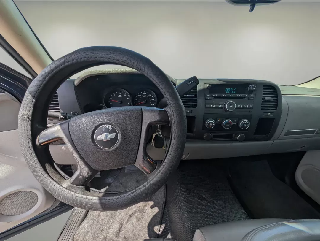 2007 /Dark Titanium Chevrolet Silverado 1500 Work Truck (1GCEC14X67Z) with an Gas V6 4.3L/262 engine, 4-Speed Automatic w/OD transmission, located at 3959 U.S. 80 W, Phenix City, AL, 36870, (334) 297-4885, 32.469296, -85.135185 - 2007 Chevrolet Silverado 1500 Work Truck - Photo#12