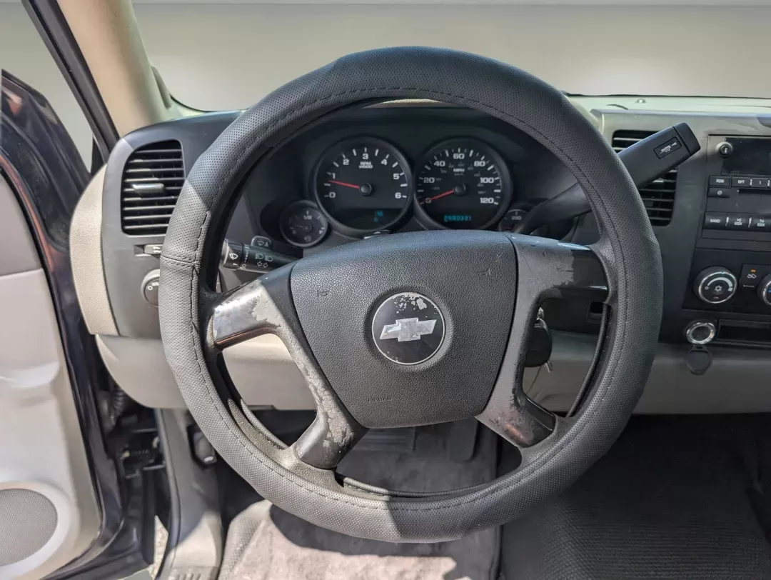 2007 /Dark Titanium Chevrolet Silverado 1500 Work Truck (1GCEC14X67Z) with an Gas V6 4.3L/262 engine, 4-Speed Automatic w/OD transmission, located at 3959 U.S. 80 W, Phenix City, AL, 36870, (334) 297-4885, 32.469296, -85.135185 - 2007 Chevrolet Silverado 1500 Work Truck - Photo#16
