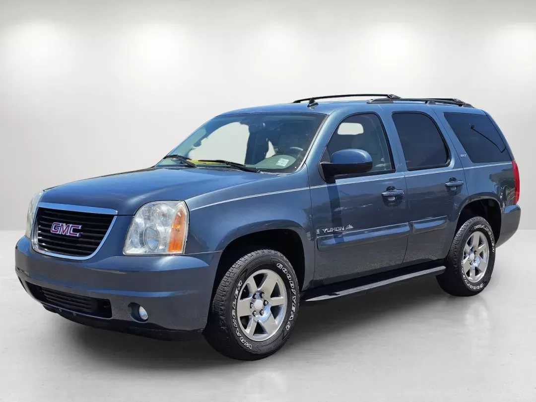 2009 /Light Titanium GMC Yukon SLT w/4SA (1GKEC33339R) with an Gas/Ethanol V8 5.3L/325 engine, 6-Speed Automatic w/OD transmission, located at 521 Old Farm Lane Rd, Prattville, AL, 36066, (334) 325-1505, 32.482460, -86.416367 - 2009 GMC Yukon SLT w/4SA - Photo#1