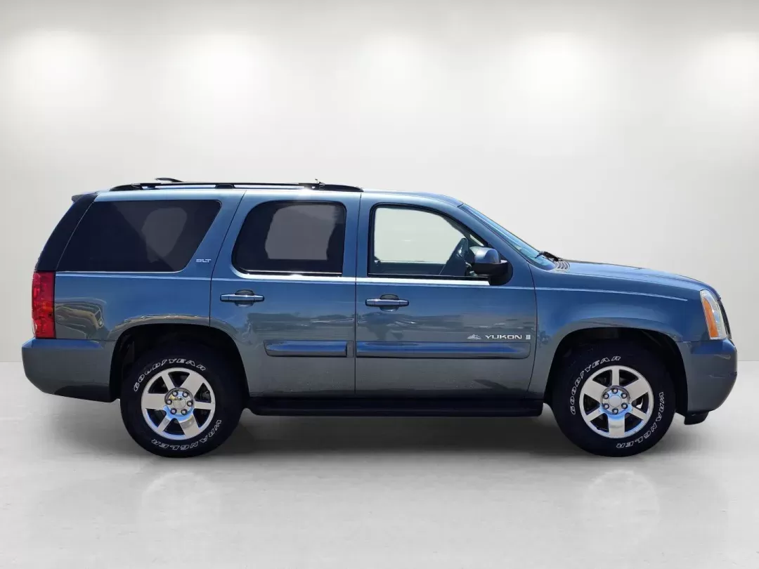 2009 /Light Titanium GMC Yukon SLT w/4SA (1GKEC33339R) with an Gas/Ethanol V8 5.3L/325 engine, 6-Speed Automatic w/OD transmission, located at 521 Old Farm Lane Rd, Prattville, AL, 36066, (334) 325-1505, 32.482460, -86.416367 - 2009 GMC Yukon SLT w/4SA - Photo#4