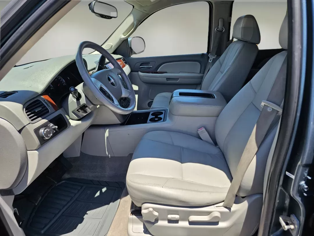 2009 /Light Titanium GMC Yukon SLT w/4SA (1GKEC33339R) with an Gas/Ethanol V8 5.3L/325 engine, 6-Speed Automatic w/OD transmission, located at 521 Old Farm Lane Rd, Prattville, AL, 36066, (334) 325-1505, 32.482460, -86.416367 - 2009 GMC Yukon SLT w/4SA - Photo#10