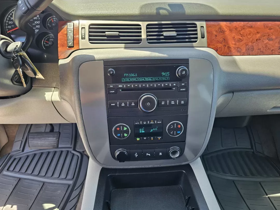 2009 /Light Titanium GMC Yukon SLT w/4SA (1GKEC33339R) with an Gas/Ethanol V8 5.3L/325 engine, 6-Speed Automatic w/OD transmission, located at 521 Old Farm Lane Rd, Prattville, AL, 36066, (334) 325-1505, 32.482460, -86.416367 - 2009 GMC Yukon SLT w/4SA - Photo#12