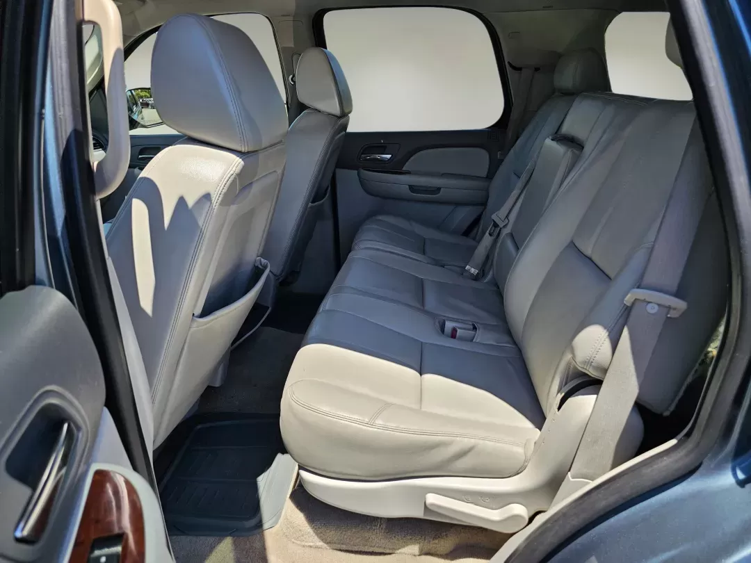 2009 /Light Titanium GMC Yukon SLT w/4SA (1GKEC33339R) with an Gas/Ethanol V8 5.3L/325 engine, 6-Speed Automatic w/OD transmission, located at 521 Old Farm Lane Rd, Prattville, AL, 36066, (334) 325-1505, 32.482460, -86.416367 - 2009 GMC Yukon SLT w/4SA - Photo#14