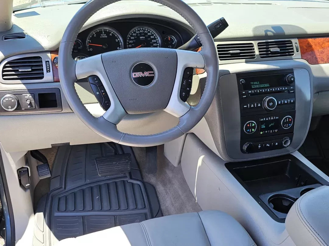 2009 /Light Titanium GMC Yukon SLT w/4SA (1GKEC33339R) with an Gas/Ethanol V8 5.3L/325 engine, 6-Speed Automatic w/OD transmission, located at 521 Old Farm Lane Rd, Prattville, AL, 36066, (334) 325-1505, 32.482460, -86.416367 - 2009 GMC Yukon SLT w/4SA - Photo#16