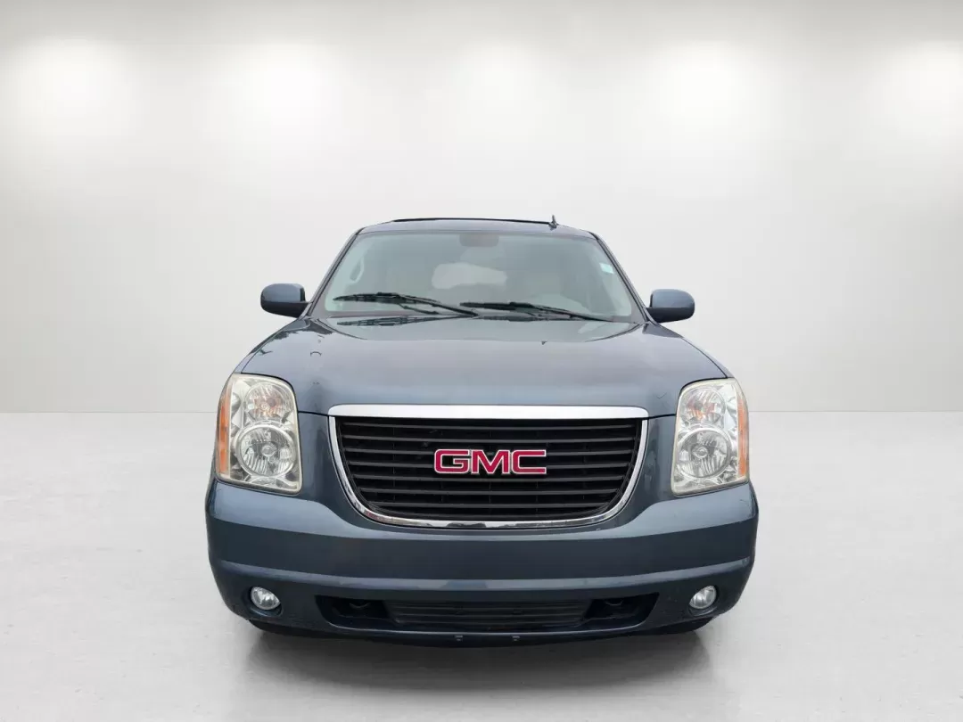 2009 /Light Titanium GMC Yukon SLT w/4SA (1GKEC33339R) with an Other engine, located at 5115 14th Ave., Columbus, GA, 31904, (706) 323-0345, 32.511494, -84.971046 - Discover the perfect blend of comfort and capability with our 2009 GMC Yukon SLT, available now at Gils Auto in Columbus, GA. Whether you're commuting to work, transporting your growing family, or embarking on weekend adventures, this spacious SUV is designed to meet all your needs. With a robust ex - Photo#1