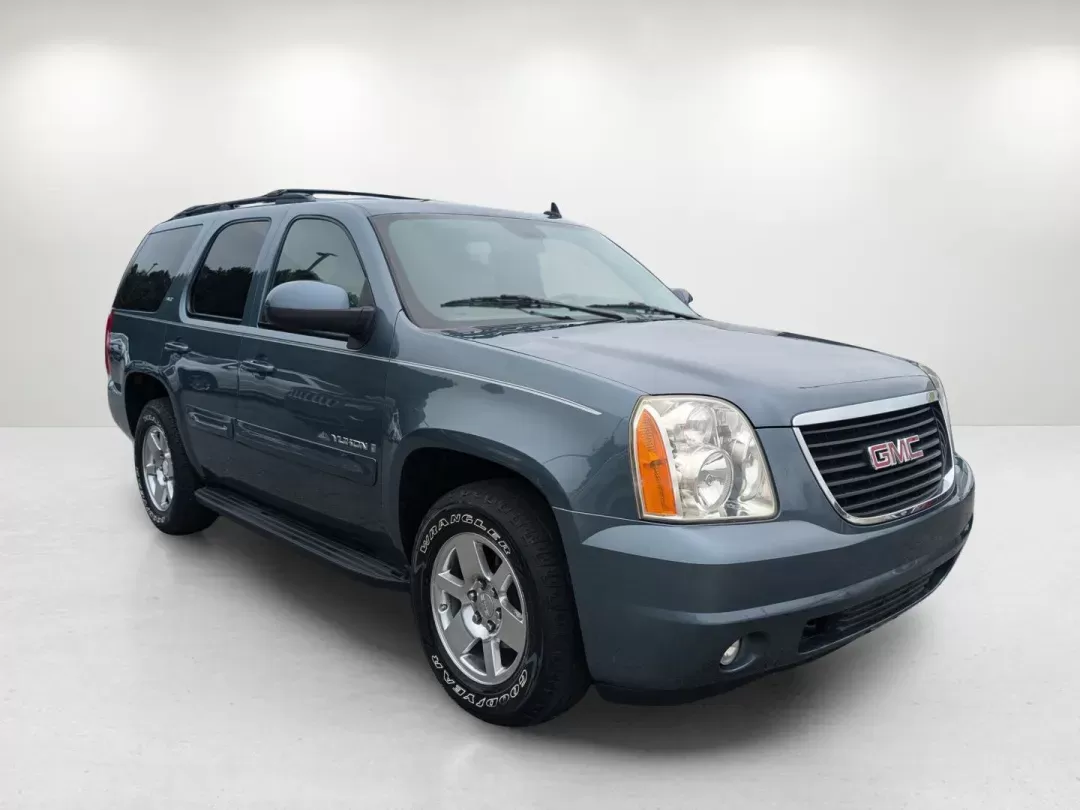 2009 /Light Titanium GMC Yukon SLT w/4SA (1GKEC33339R) with an Other engine, located at 5115 14th Ave., Columbus, GA, 31904, (706) 323-0345, 32.511494, -84.971046 - Discover the perfect blend of comfort and capability with our 2009 GMC Yukon SLT, available now at Gils Auto in Columbus, GA. Whether you're commuting to work, transporting your growing family, or embarking on weekend adventures, this spacious SUV is designed to meet all your needs. With a robust ex - Photo#2