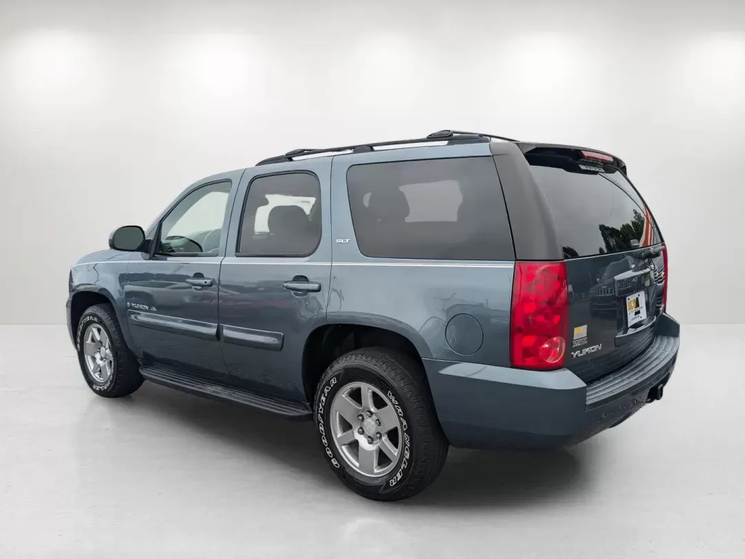 2009 /Light Titanium GMC Yukon SLT w/4SA (1GKEC33339R) with an Other engine, located at 5115 14th Ave., Columbus, GA, 31904, (706) 323-0345, 32.511494, -84.971046 - Discover the perfect blend of comfort and capability with our 2009 GMC Yukon SLT, available now at Gils Auto in Columbus, GA. Whether you're commuting to work, transporting your growing family, or embarking on weekend adventures, this spacious SUV is designed to meet all your needs. With a robust ex - Photo#6