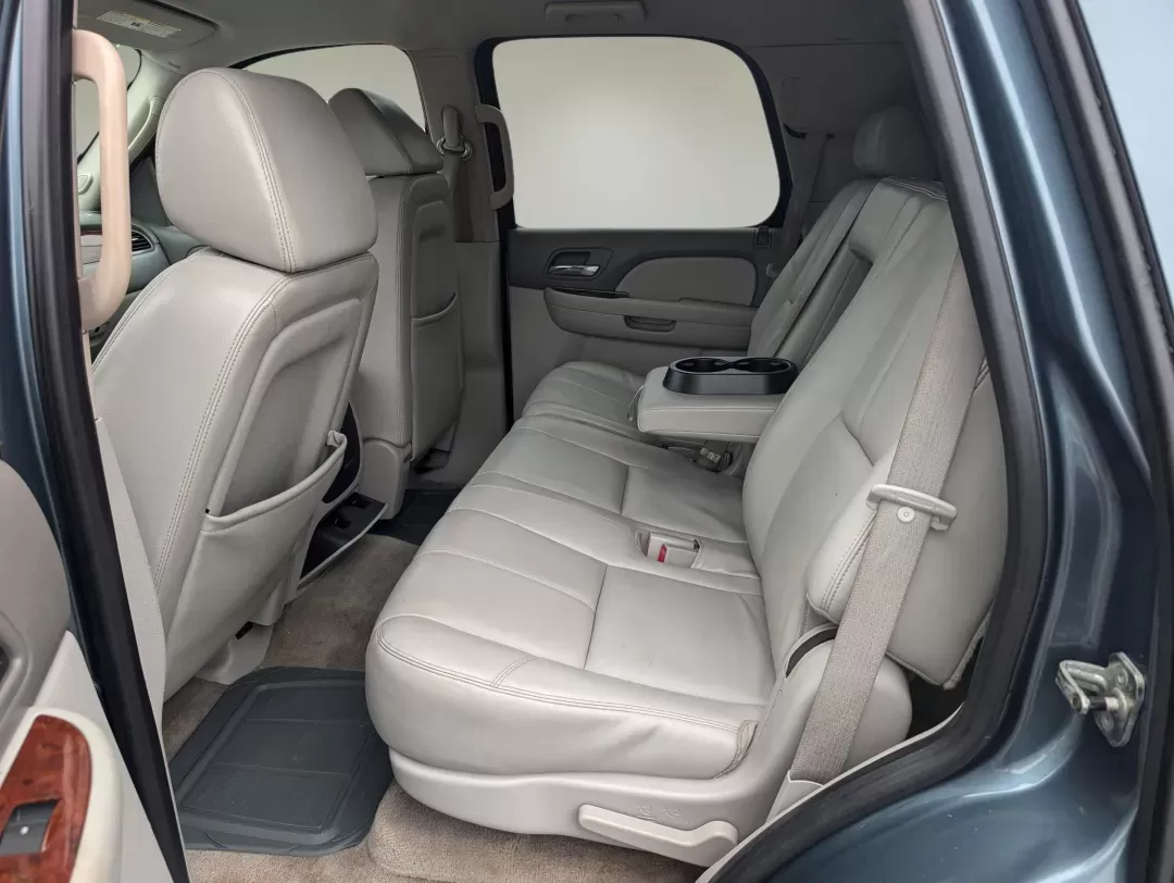 2009 /Light Titanium GMC Yukon SLT w/4SA (1GKEC33339R) with an Other engine, located at 5115 14th Ave., Columbus, GA, 31904, (706) 323-0345, 32.511494, -84.971046 - Discover the perfect blend of comfort and capability with our 2009 GMC Yukon SLT, available now at Gils Auto in Columbus, GA. Whether you're commuting to work, transporting your growing family, or embarking on weekend adventures, this spacious SUV is designed to meet all your needs. With a robust ex - Photo#10