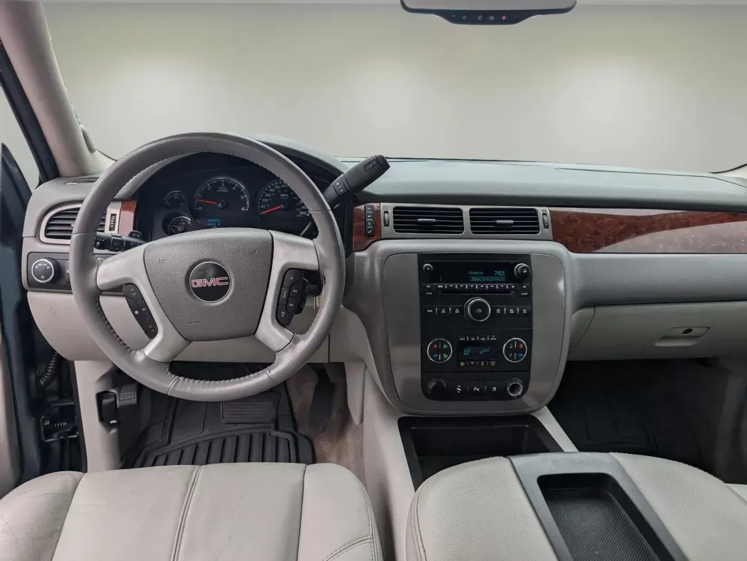 2009 /Light Titanium GMC Yukon SLT w/4SA (1GKEC33339R) with an Other engine, located at 5115 14th Ave., Columbus, GA, 31904, (706) 323-0345, 32.511494, -84.971046 - Discover the perfect blend of comfort and capability with our 2009 GMC Yukon SLT, available now at Gils Auto in Columbus, GA. Whether you're commuting to work, transporting your growing family, or embarking on weekend adventures, this spacious SUV is designed to meet all your needs. With a robust ex - Photo#12