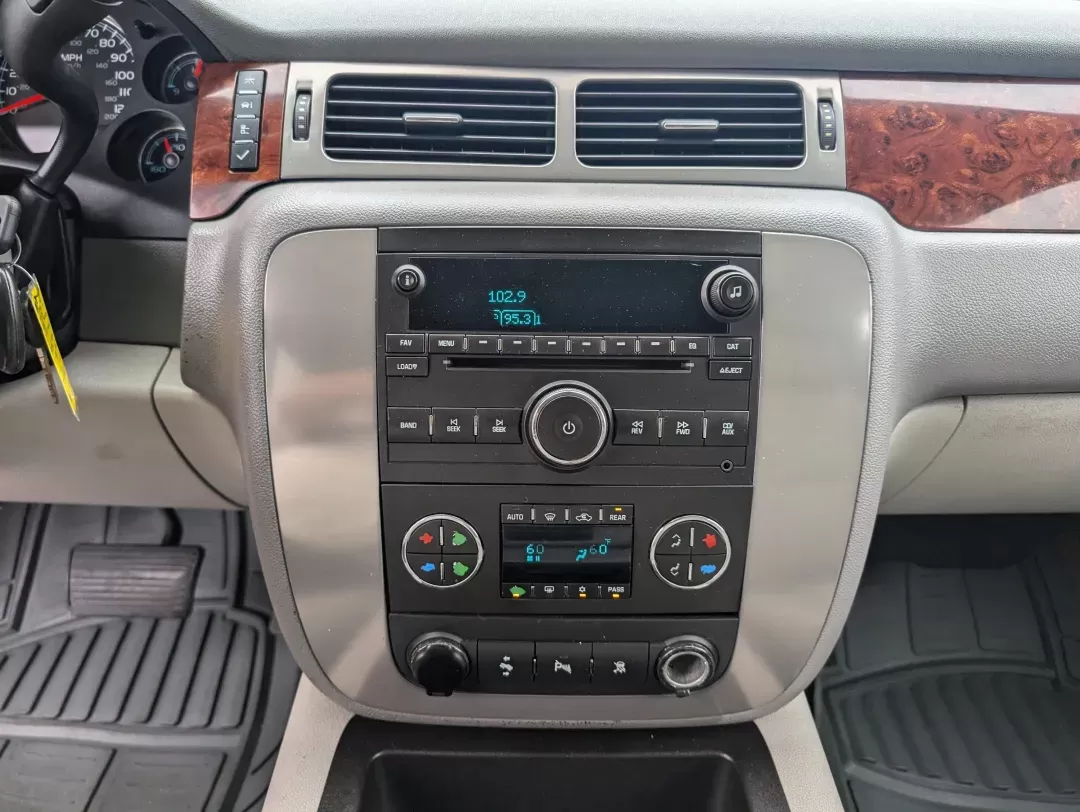 2009 /Light Titanium GMC Yukon SLT w/4SA (1GKEC33339R) with an Other engine, located at 5115 14th Ave., Columbus, GA, 31904, (706) 323-0345, 32.511494, -84.971046 - Discover the perfect blend of comfort and capability with our 2009 GMC Yukon SLT, available now at Gils Auto in Columbus, GA. Whether you're commuting to work, transporting your growing family, or embarking on weekend adventures, this spacious SUV is designed to meet all your needs. With a robust ex - Photo#14