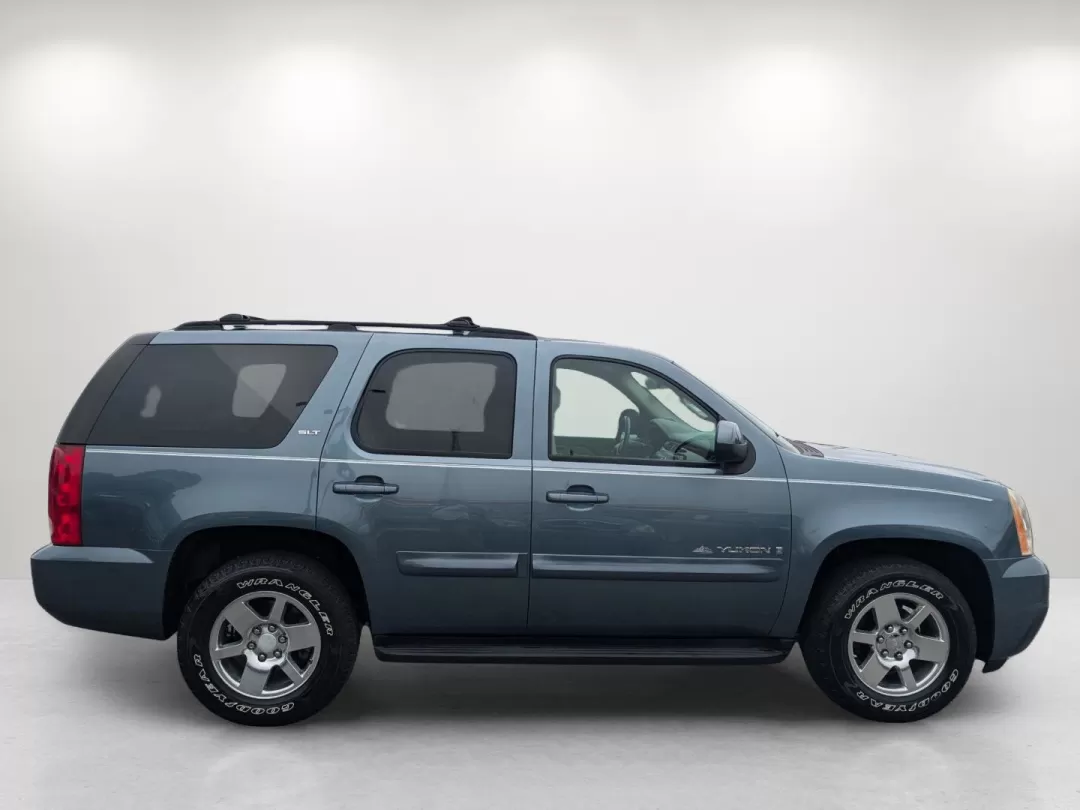 2009 /Light Titanium GMC Yukon SLT w/4SA (1GKEC33339R) with an Other engine, located at 3959 U.S. 80 W, Phenix City, AL, 36870, (334) 297-4885, 32.469296, -85.135185 - Experience the ultimate blend of adventure and family comfort with this stunning 2009 GMC Yukon SLT, available now at Gils Auto - Columbus! Perfect for growing families and those who love weekend getaways, this SUV is designed to handle everything from school runs to outdoor escapades. With its spac - Photo#3