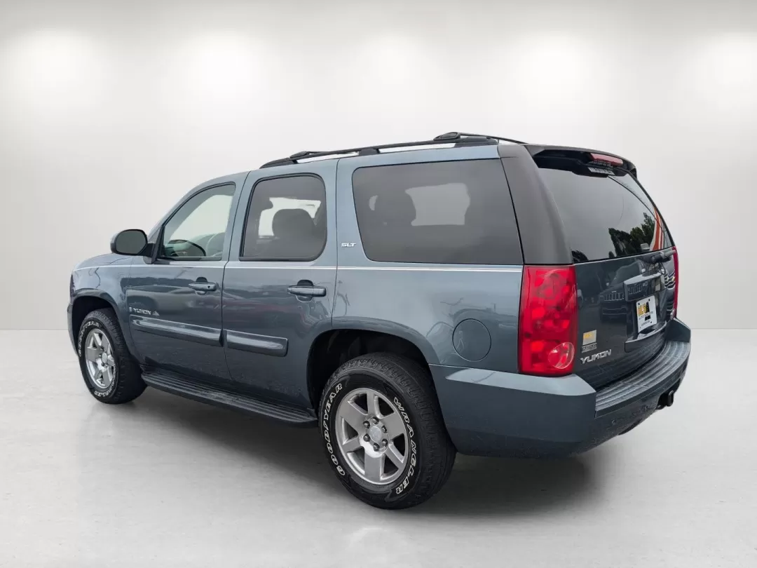 2009 /Light Titanium GMC Yukon SLT w/4SA (1GKEC33339R) with an Other engine, located at 3959 U.S. 80 W, Phenix City, AL, 36870, (334) 297-4885, 32.469296, -85.135185 - Experience the ultimate blend of adventure and family comfort with this stunning 2009 GMC Yukon SLT, available now at Gils Auto - Columbus! Perfect for growing families and those who love weekend getaways, this SUV is designed to handle everything from school runs to outdoor escapades. With its spac - Photo#6