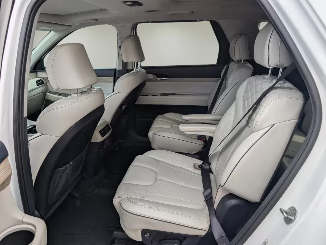 2022 /Navy/Beige Hyundai Palisade Limited (KM8R54HE9NU) with an Regular Unleaded V-6 3.8 L/231 engine, 8-Speed Automatic w/OD transmission, located at 3959 U.S. 80 W, Phenix City, AL, 36870, (334) 297-4885, 32.469296, -85.135185 - 2022 Hyundai Palisade Limited - Photo#11