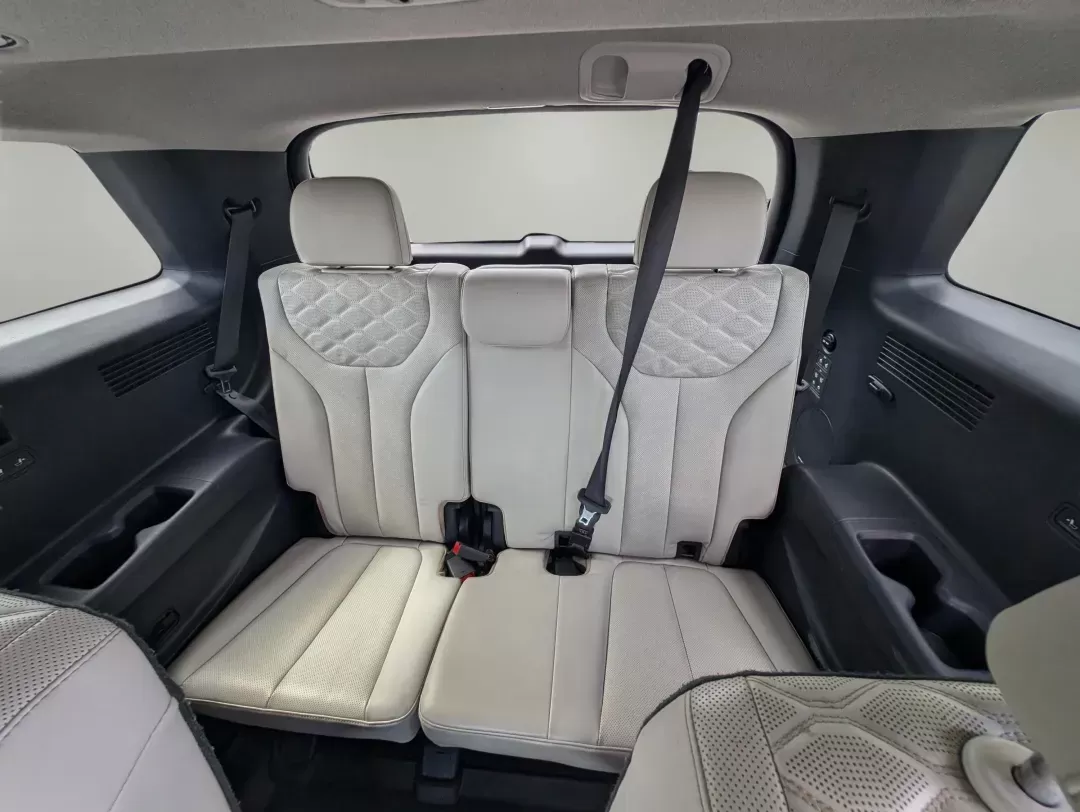 2022 /Navy/Beige Hyundai Palisade Limited (KM8R54HE9NU) with an Regular Unleaded V-6 3.8 L/231 engine, 8-Speed Automatic w/OD transmission, located at 3959 U.S. 80 W, Phenix City, AL, 36870, (334) 297-4885, 32.469296, -85.135185 - 2022 Hyundai Palisade Limited - Photo#12