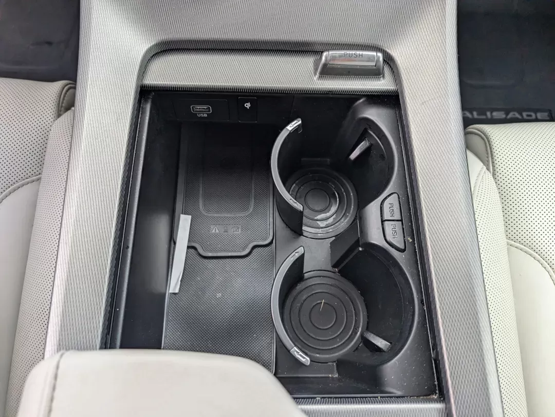 2022 /Navy/Beige Hyundai Palisade Limited (KM8R54HE9NU) with an Regular Unleaded V-6 3.8 L/231 engine, 8-Speed Automatic w/OD transmission, located at 3959 U.S. 80 W, Phenix City, AL, 36870, (334) 297-4885, 32.469296, -85.135185 - 2022 Hyundai Palisade Limited - Photo#14