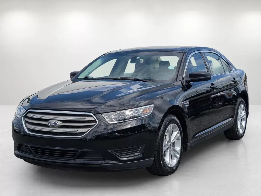 2017 Ford Taurus SE (1FAHP2D84HG) with an Regular Unleaded V-6 3.5 L/213 engine, 6-Speed Automatic w/OD transmission, located at 3959 U.S. 80 W, Phenix City, AL, 36870, (334) 297-4885, 32.469296, -85.135185 - 2017 Ford Taurus SE - Photo#1