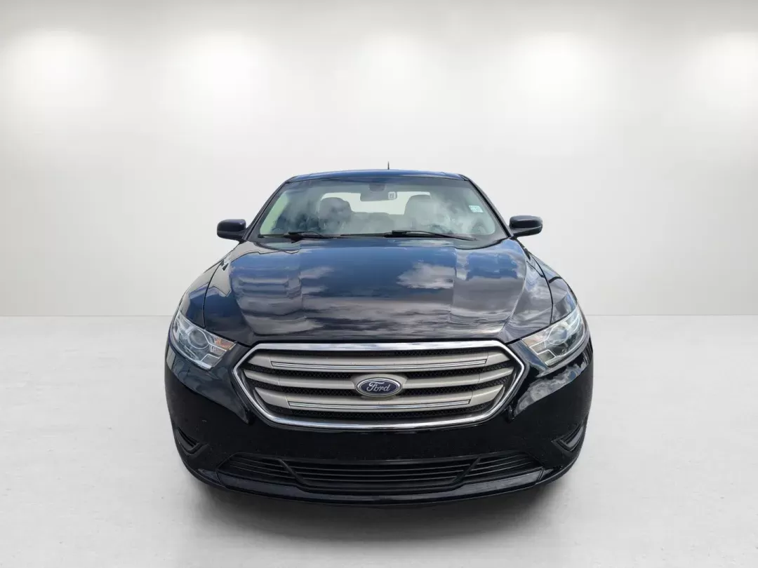 2017 Ford Taurus SE (1FAHP2D84HG) with an Regular Unleaded V-6 3.5 L/213 engine, 6-Speed Automatic w/OD transmission, located at 3959 U.S. 80 W, Phenix City, AL, 36870, (334) 297-4885, 32.469296, -85.135185 - 2017 Ford Taurus SE - Photo#2