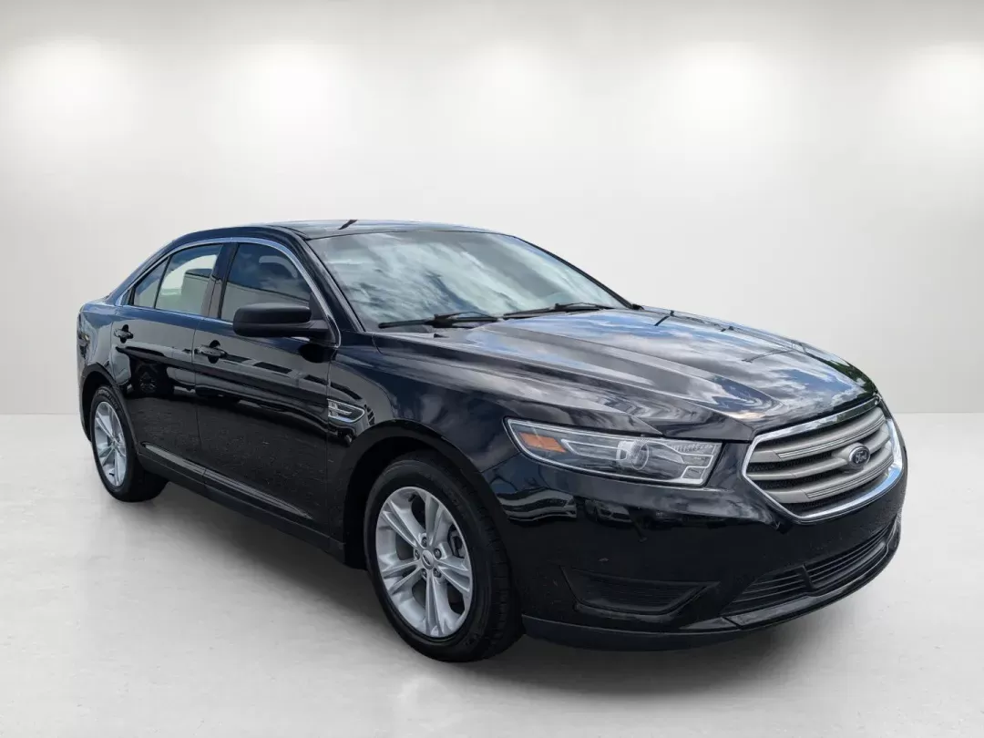2017 Ford Taurus SE (1FAHP2D84HG) with an Regular Unleaded V-6 3.5 L/213 engine, 6-Speed Automatic w/OD transmission, located at 3959 U.S. 80 W, Phenix City, AL, 36870, (334) 297-4885, 32.469296, -85.135185 - 2017 Ford Taurus SE - Photo#3