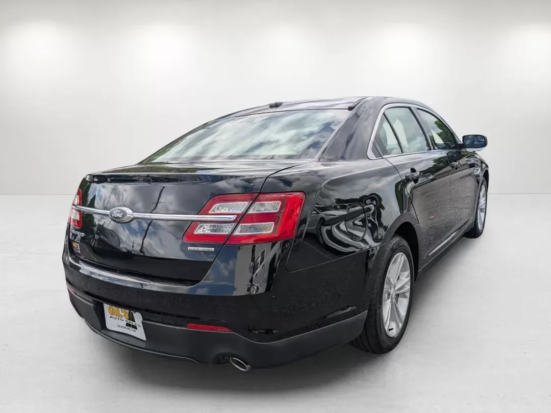 2017 Ford Taurus SE (1FAHP2D84HG) with an Regular Unleaded V-6 3.5 L/213 engine, 6-Speed Automatic w/OD transmission, located at 3959 U.S. 80 W, Phenix City, AL, 36870, (334) 297-4885, 32.469296, -85.135185 - 2017 Ford Taurus SE - Photo#5