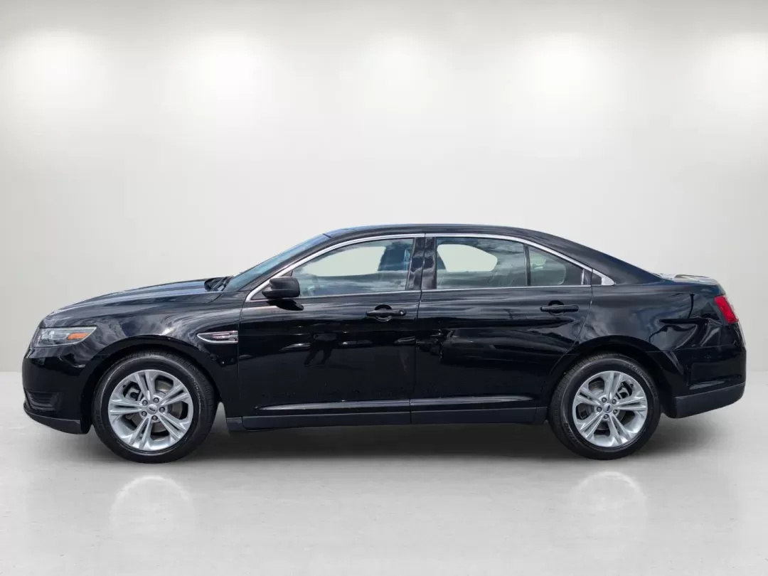 2017 Ford Taurus SE (1FAHP2D84HG) with an Regular Unleaded V-6 3.5 L/213 engine, 6-Speed Automatic w/OD transmission, located at 3959 U.S. 80 W, Phenix City, AL, 36870, (334) 297-4885, 32.469296, -85.135185 - 2017 Ford Taurus SE - Photo#8