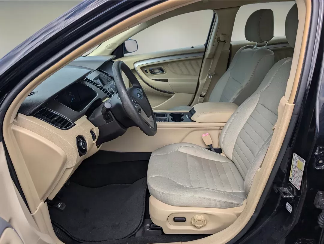 2017 Ford Taurus SE (1FAHP2D84HG) with an Regular Unleaded V-6 3.5 L/213 engine, 6-Speed Automatic w/OD transmission, located at 3959 U.S. 80 W, Phenix City, AL, 36870, (334) 297-4885, 32.469296, -85.135185 - 2017 Ford Taurus SE - Photo#10