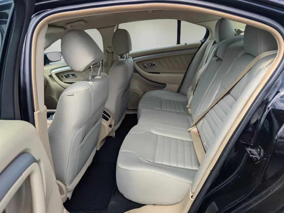 2017 Ford Taurus SE (1FAHP2D84HG) with an Regular Unleaded V-6 3.5 L/213 engine, 6-Speed Automatic w/OD transmission, located at 3959 U.S. 80 W, Phenix City, AL, 36870, (334) 297-4885, 32.469296, -85.135185 - 2017 Ford Taurus SE - Photo#11