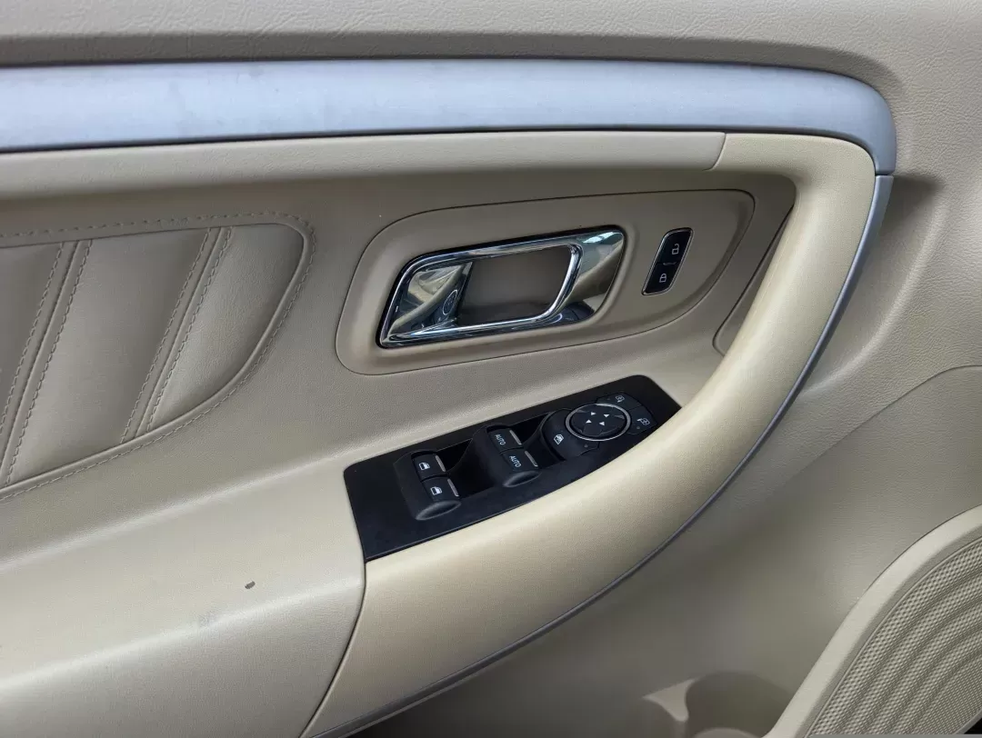 2017 Ford Taurus SE (1FAHP2D84HG) with an Other engine, located at 7000 Northlake Connector, Columbus, GA, 31904, (706) 987-8085, 32.524975, -84.978134 - Are you in search of a reliable sedan that fits seamlessly into your busy lifestyle? Look no further than this 2017 Ford Taurus SE at Gils Auto in Opelika, AL! With its spacious interior and comfortable ride, this vehicle is perfect for growing families or anyone who needs a dependable daily commute - Photo#8