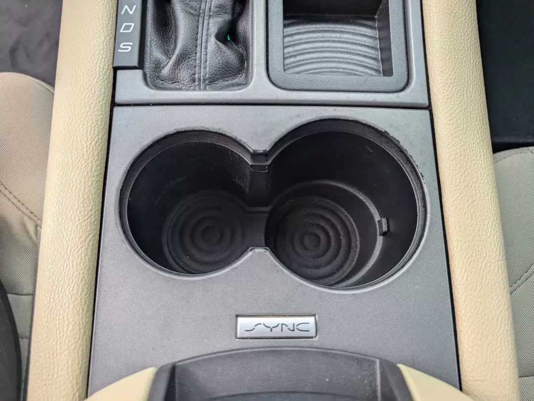 2017 Ford Taurus SE (1FAHP2D84HG) with an Other engine, located at 7000 Northlake Connector, Columbus, GA, 31904, (706) 987-8085, 32.524975, -84.978134 - Are you in search of a reliable sedan that fits seamlessly into your busy lifestyle? Look no further than this 2017 Ford Taurus SE at Gils Auto in Opelika, AL! With its spacious interior and comfortable ride, this vehicle is perfect for growing families or anyone who needs a dependable daily commute - Photo#12