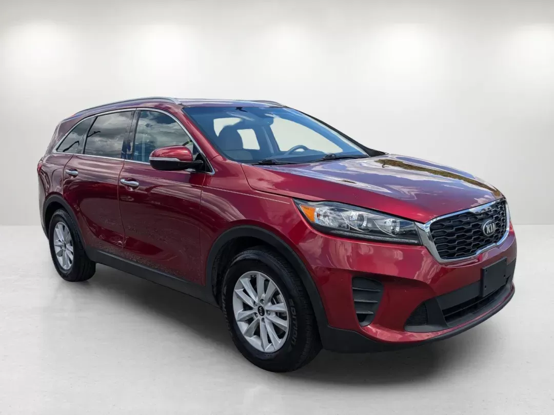 2019 /Stone Beige Kia Sorento LX (5XYPG4A31KG) with an Regular Unleaded I-4 2.4 L/144 engine, 6-Speed Automatic w/OD transmission, located at 1430 Gateway Drive, Opelika, AL, 36801, (334) 239-0944, 32.637871, -85.409790 - 2019 Kia Sorento LX - Photo#2