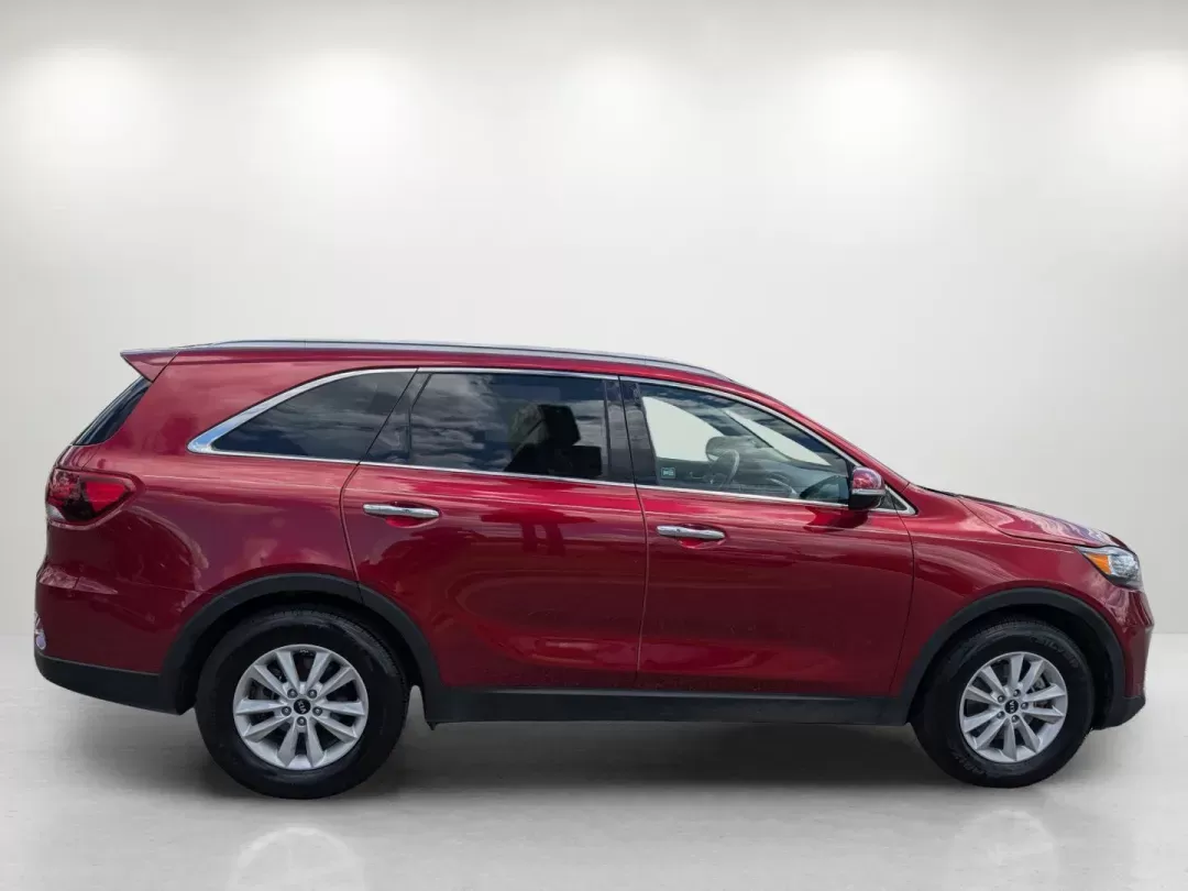 2019 /Stone Beige Kia Sorento LX (5XYPG4A31KG) with an Regular Unleaded I-4 2.4 L/144 engine, 6-Speed Automatic w/OD transmission, located at 1430 Gateway Drive, Opelika, AL, 36801, (334) 239-0944, 32.637871, -85.409790 - 2019 Kia Sorento LX - Photo#3