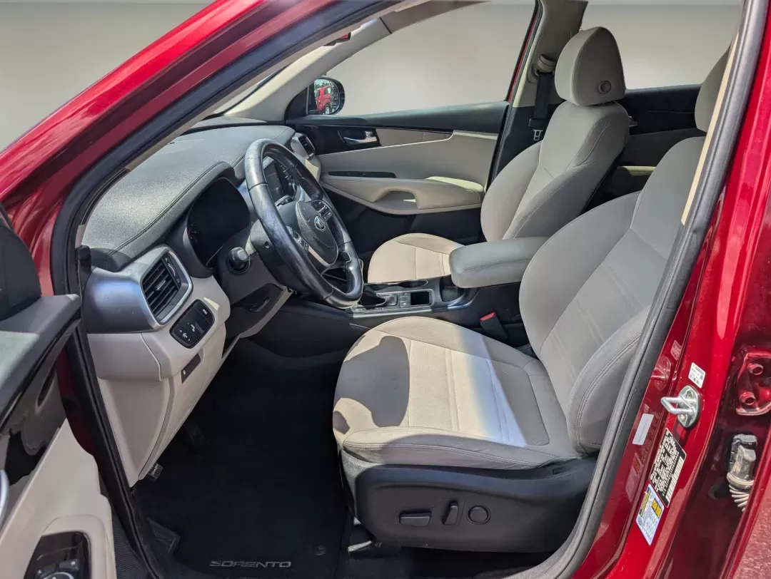 2019 /Stone Beige Kia Sorento LX (5XYPG4A31KG) with an Regular Unleaded I-4 2.4 L/144 engine, 6-Speed Automatic w/OD transmission, located at 1430 Gateway Drive, Opelika, AL, 36801, (334) 239-0944, 32.637871, -85.409790 - 2019 Kia Sorento LX - Photo#9