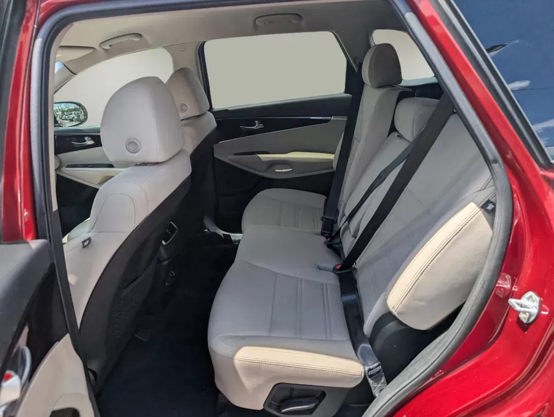 2019 /Stone Beige Kia Sorento LX (5XYPG4A31KG) with an Regular Unleaded I-4 2.4 L/144 engine, 6-Speed Automatic w/OD transmission, located at 1430 Gateway Drive, Opelika, AL, 36801, (334) 239-0944, 32.637871, -85.409790 - 2019 Kia Sorento LX - Photo#10
