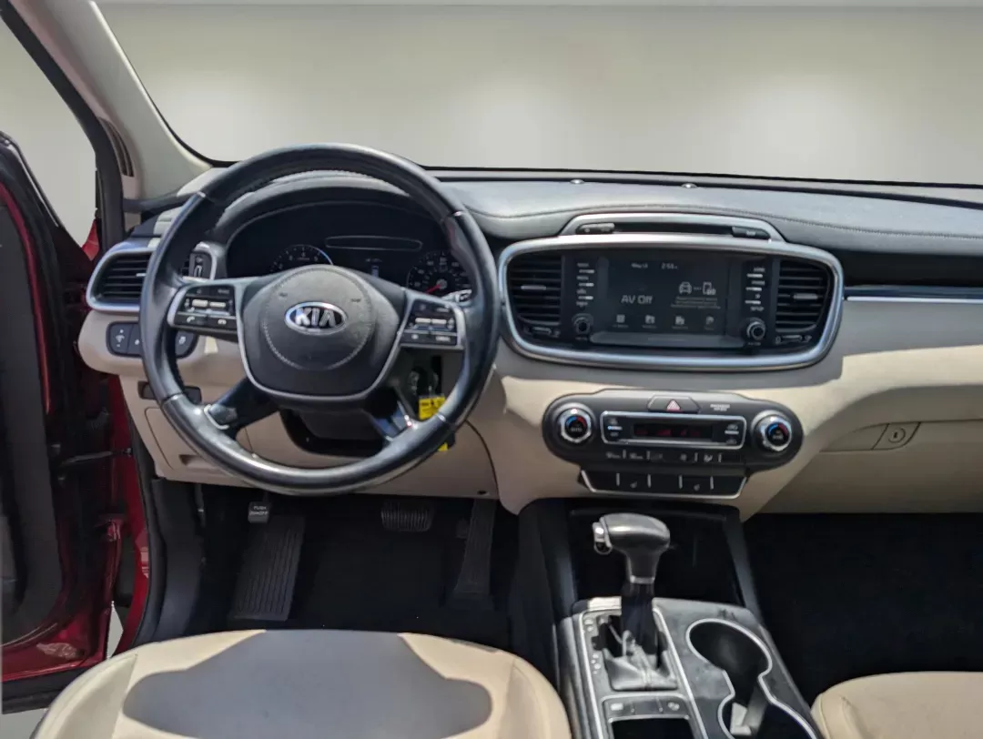 2019 /Stone Beige Kia Sorento LX (5XYPG4A31KG) with an Regular Unleaded I-4 2.4 L/144 engine, 6-Speed Automatic w/OD transmission, located at 1430 Gateway Drive, Opelika, AL, 36801, (334) 239-0944, 32.637871, -85.409790 - 2019 Kia Sorento LX - Photo#11