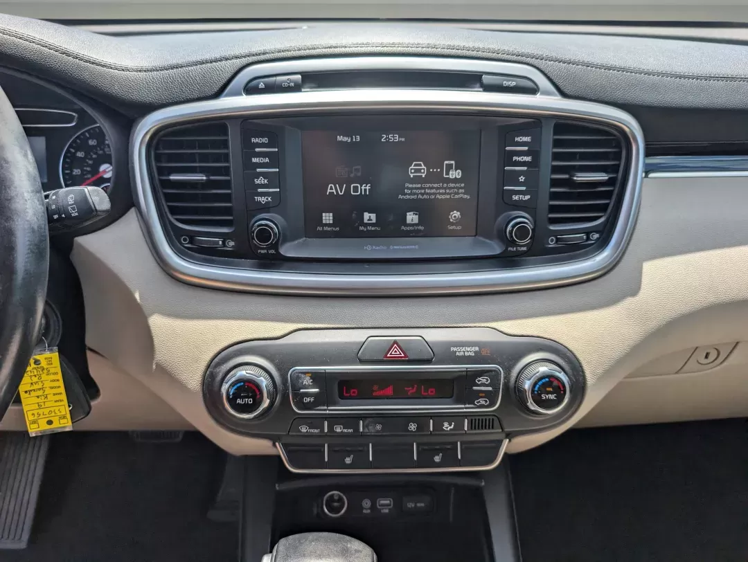 2019 /Stone Beige Kia Sorento LX (5XYPG4A31KG) with an Regular Unleaded I-4 2.4 L/144 engine, 6-Speed Automatic w/OD transmission, located at 1430 Gateway Drive, Opelika, AL, 36801, (334) 239-0944, 32.637871, -85.409790 - 2019 Kia Sorento LX - Photo#14