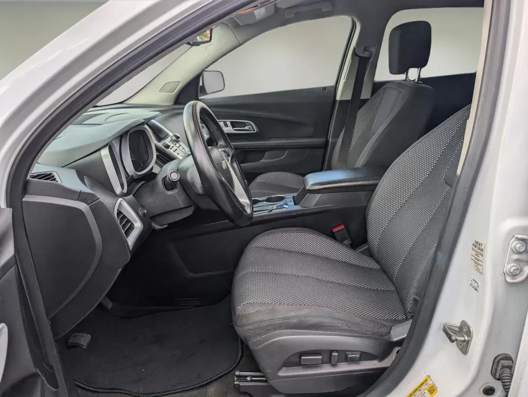 2017 /Jet Black Chevrolet Equinox LT (2GNALCEK9H6) with an Gas I4 2.4/145 engine, 6-Speed Automatic transmission, located at 3959 U.S. 80 W, Phenix City, AL, 36870, (334) 297-4885, 32.469296, -85.135185 - 2017 Chevrolet Equinox LT - Photo#9