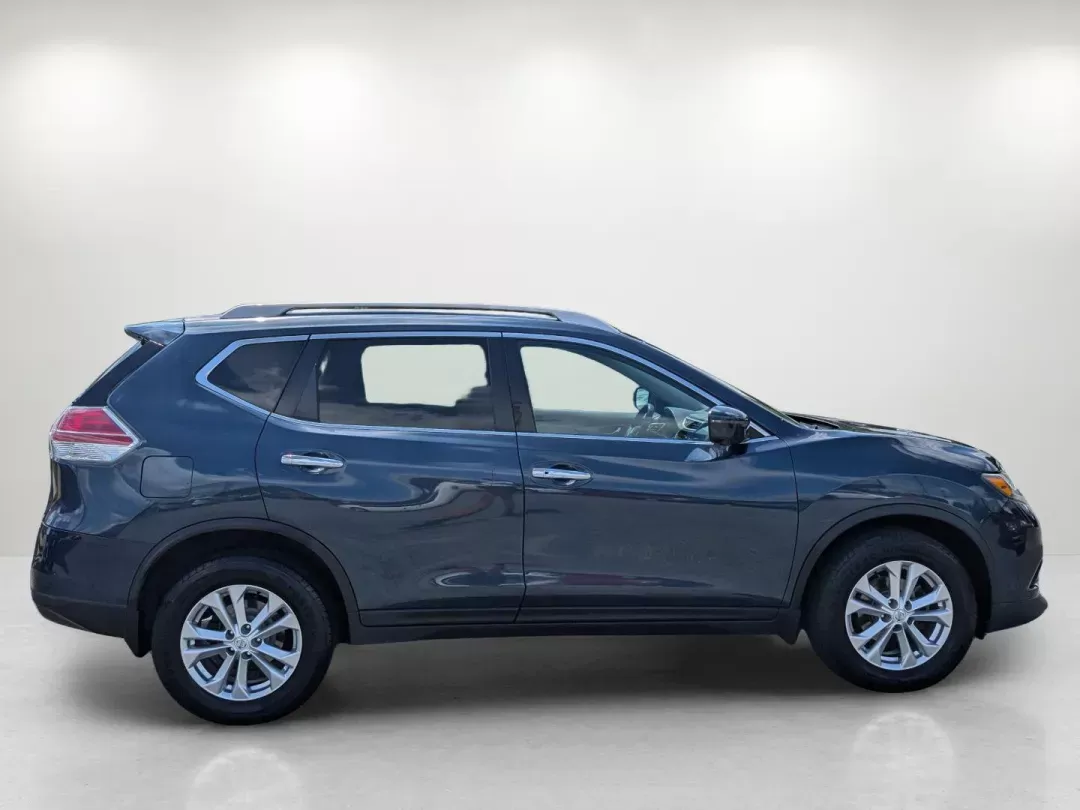 2016 /Charcoal Nissan Rogue SV (5N1AT2MV4GC) with an Regular Unleaded I-4 2.5 L/152 engine, 1-Speed CVT w/OD transmission, located at 1430 Gateway Drive, Opelika, AL, 36801, (334) 239-0944, 32.637871, -85.409790 - 2016 Nissan Rogue SV - Photo#3