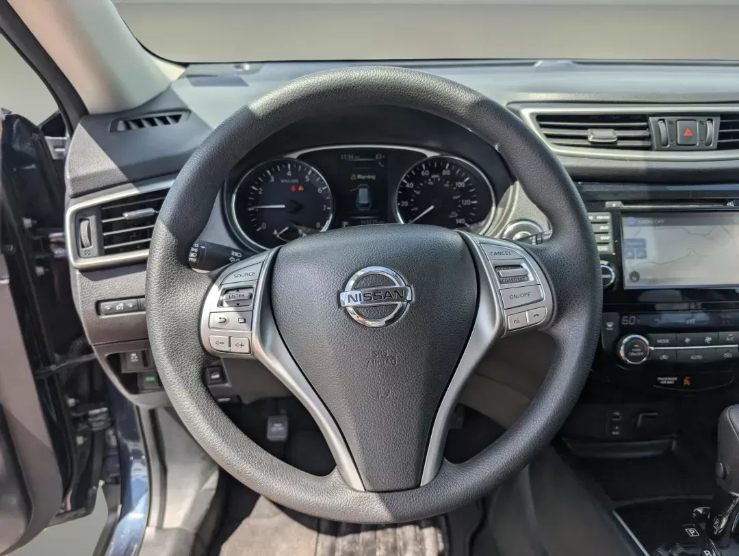 2016 /Charcoal Nissan Rogue SV (5N1AT2MV4GC) with an Regular Unleaded I-4 2.5 L/152 engine, 1-Speed CVT w/OD transmission, located at 1430 Gateway Drive, Opelika, AL, 36801, (334) 239-0944, 32.637871, -85.409790 - 2016 Nissan Rogue SV - Photo#15